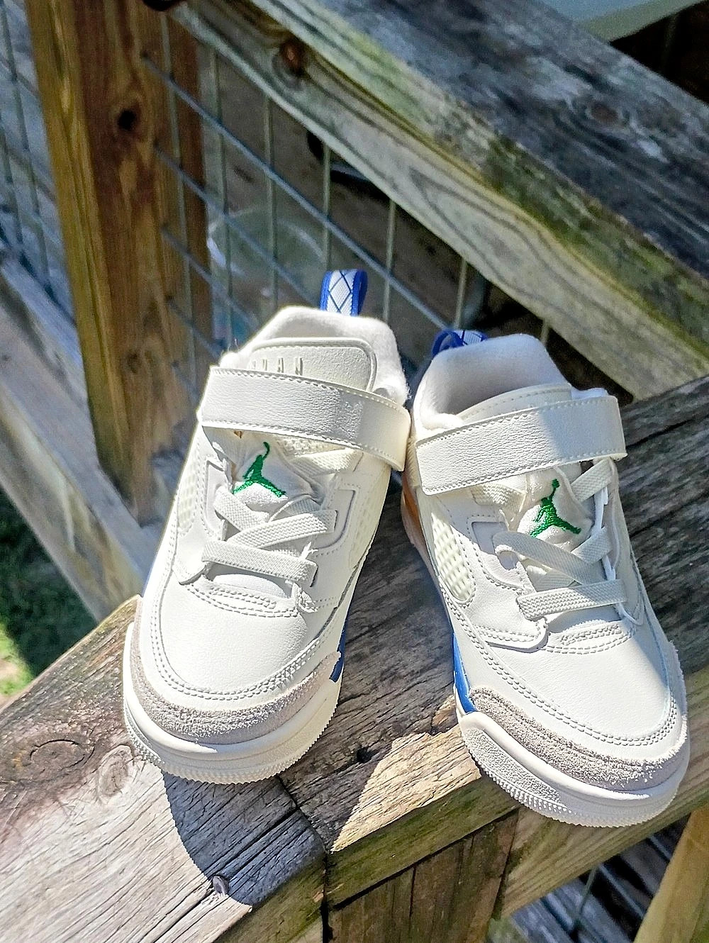 Jordan Air Jordan 1 Mid Kids Sneakers White & Blue Girls US 3Y Like New